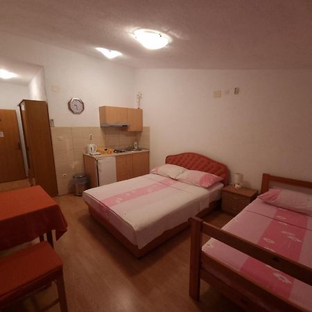 Apartments Cipetic คาชเตลา ภายนอก รูปภาพ