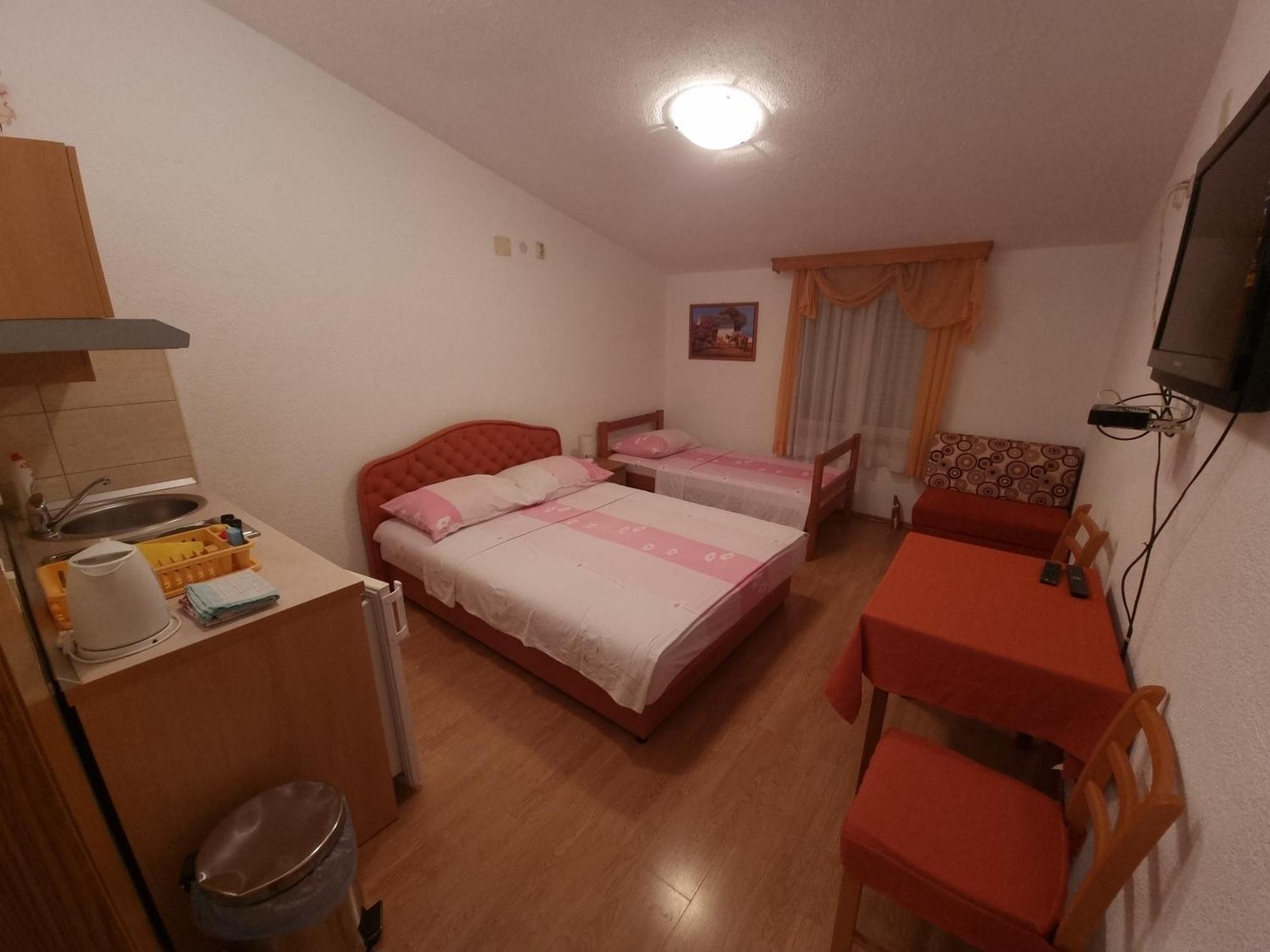 Apartments Cipetic คาชเตลา ภายนอก รูปภาพ