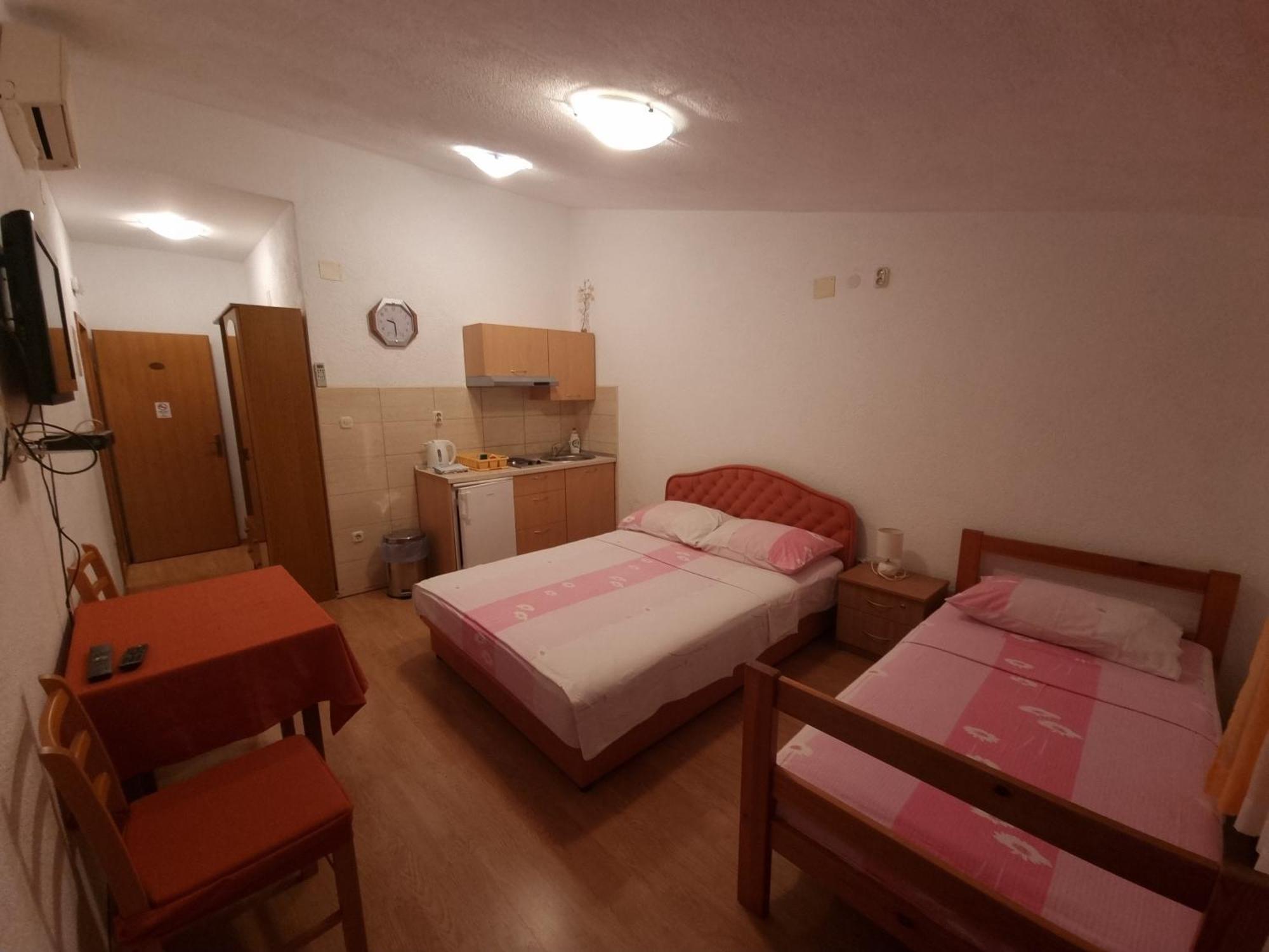 Apartments Cipetic คาชเตลา ภายนอก รูปภาพ
