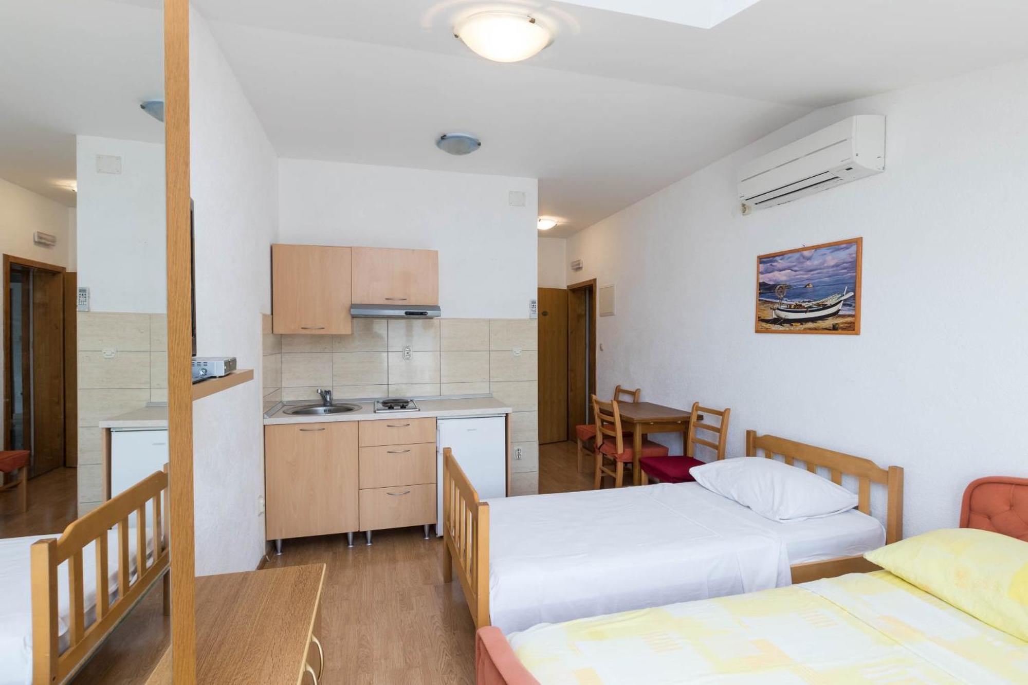 Apartments Cipetic คาชเตลา ภายนอก รูปภาพ