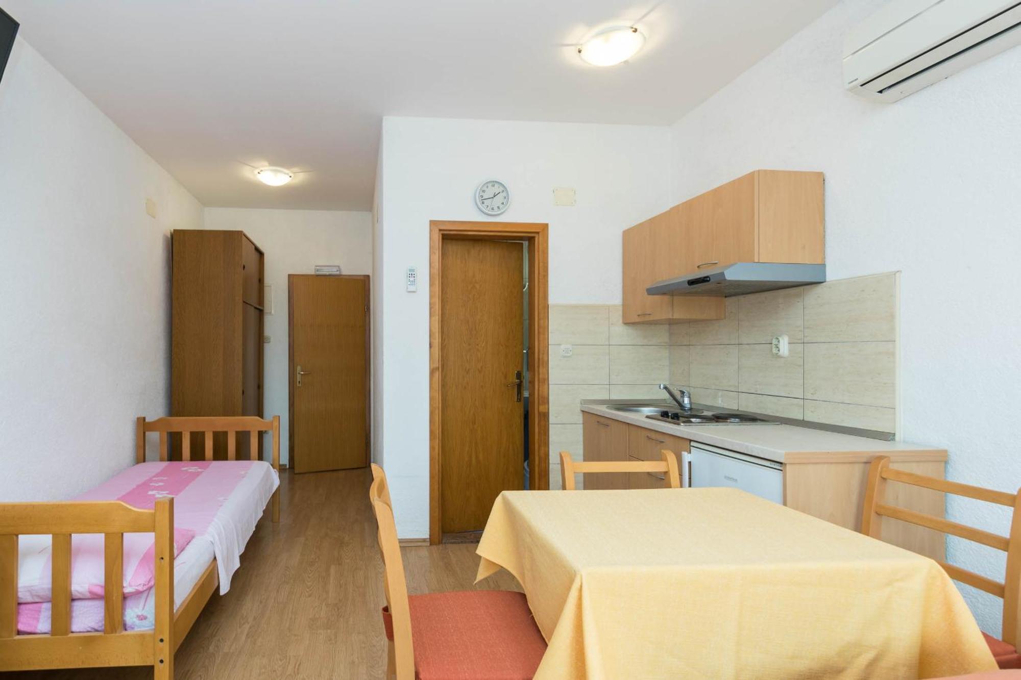 Apartments Cipetic คาชเตลา ภายนอก รูปภาพ